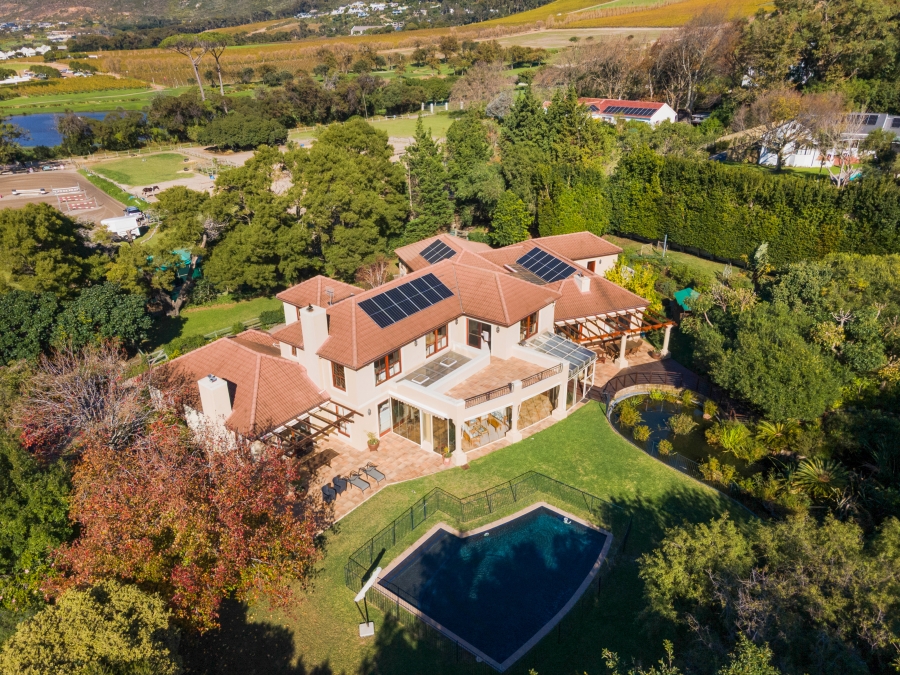 7 Bedroom Property for Sale in Zwaanswyk Western Cape